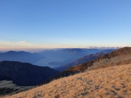 Lago Maggiore im Morgendunst