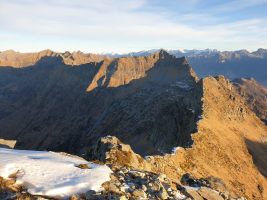 Abstieg entlang des E-Grats in die Bocchette di Cazzann vor der Cima dell´Uomo