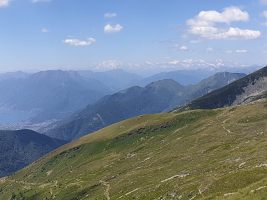 In der Ferne die Walliseralpen