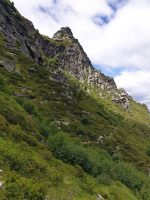 Der Weg traversiert bis nach der Bocchetta di Léis, bevor er gegen diese hochsteigt.