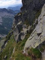 Abstieg und exponierte Traverse in der S-Flanke