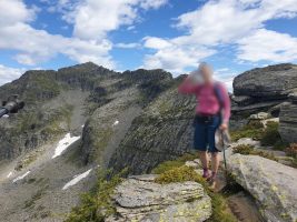 Rückblick auf den langen W-Grat des Ponción di Piòta