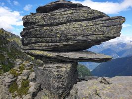 Rechts unten durch; Kleine sind im Vorteil.