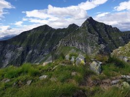 Vorne Scíma do Picóll, dahinter Poncíon dal Vènn und links Ponción di Leghítt