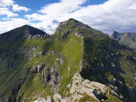 Beide Gipfel können auch überschritten werden; hinten der Poncione Rosso.
