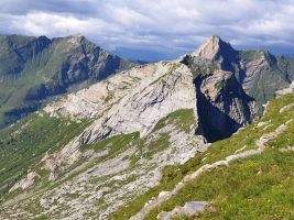 Scíma do Precastéll, dahinter Poncione Rosso und Cima Lunga links