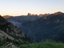 Morgenstund hat Gold im Mund! Vis-à-vis der güldene Zahn des Poncione d´Alnasca.