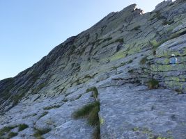 Querung durch die plattige S-Flanke der Scíma do Precastéll