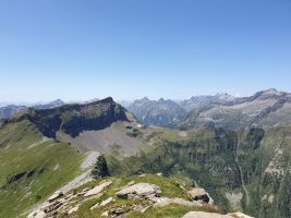 Cima di Gagnone und rechts dahinter die Mulde der Alpe della Efra