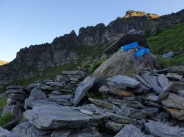 Abzweigung in die Flanke von Costà