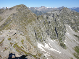 Weiterweg über den Madom Gröss zum Pizzo di Mezzodì; weit hinten Pizzo Campo Tencia & Co.