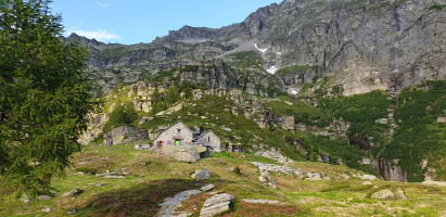 Die Hütte füllt sich ein wenig