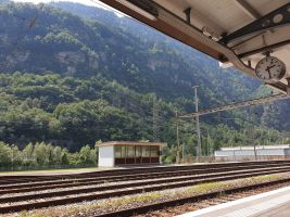 Leicht trostloser Anblick, doch in Lavorgo hält der Zug noch.