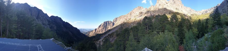 Blick über das Tal des Ruisseau de Spasimata vom Heliport des Refuge de Carrozzu aus. [imgDir=NNW]