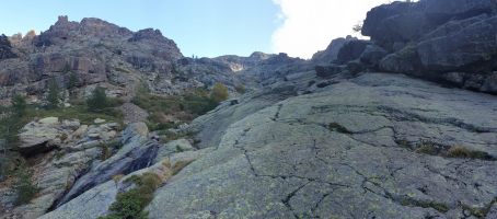 Recht steile und grifflose Plattenpassage [imgDir=SSE]