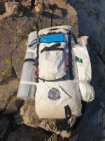 Mein treuer Begleiter; rechts der Vorrat an Baguettes fürs Fondue