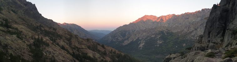 Blick zum Capu Biancu (2562) am nordöstlichen Ende des Cintomassivs [imgDir=E]