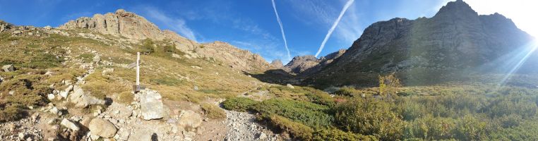 Die Hütte über dem Tal des Golo zwischen Capu Tafonata (2335) und Paglia Orba (2525) [imgDir=N alt=1590]