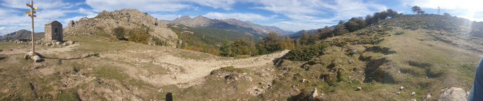 Blick von der Bocca San Pedru zum Cintomassiv und auf den Weiterweg rechts [imgDir=NE alt=1450]