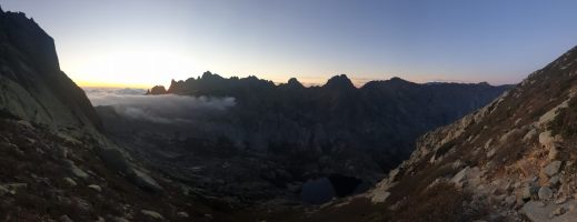 Kurz unterhalb des Col de Rinoso; Bocca alle Porte vis-à-vis [alt=2150 imgDir=NW]