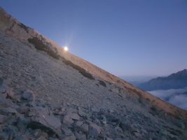 Der Weg traversiert die Südwestflanke der A Maniccia bis zu deren Südgrat, von wo er zum Refuge de Petra Piana absteigt. [imgDir=ESE]