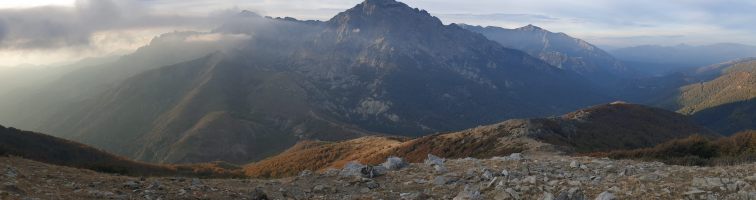 Rechts unten am Fuss des Monte d`Oro (2389) liegt Vizzavone. [alt=1700 imgDir=NNW]