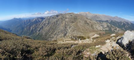 Im Vordergrund Pointe al`Altore (2021); rechts dahinter A Maniccia (2496) und Monte Rotondo (2622) [alt=1770 imgDir=NNW]