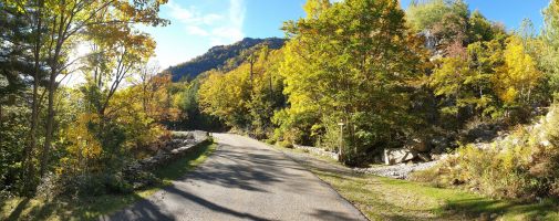 Gleich nach der Kurve zweigt der GR-20 ab und traversiert die Hänge über gut 6 km. [alt=1350 imgDir=SSE]