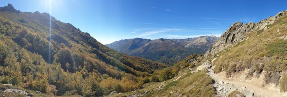 Rechts hinten Monte Renoso (2352), links obe Punta di U Prati (1954). [alt=1720 imgDir=WNW]