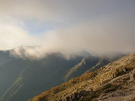 Das Plateau de Cusciunu liegt rechts hinten, verborgen durch die Wolken. [imgDir=SSW]