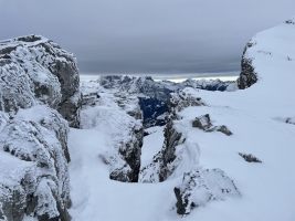 Überraschender Blick zum Uri Rotstockmassiv, Chaiserstuel und Brisen [lat=46.89552 lon=8.74809 alt=2185 imgDir=W]