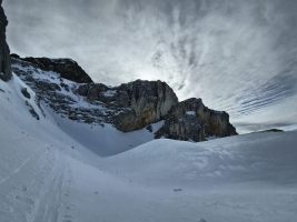Hinten links der steile Aufstieg zum Stich