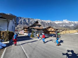 Unsere Fasnachtstruppe zieht in Muotathal ein