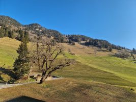 Rechts oben auf dem Grat liegt Blatti (1566)