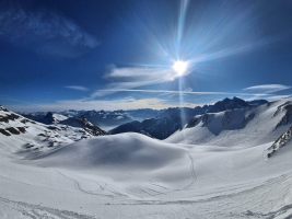 Rechts die Abfahrt ins Isental