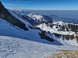 Oberhalb der Platten