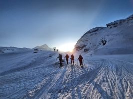 Im Frühtau zu Berge