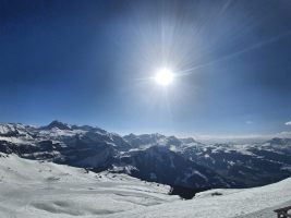 Links Plaine Morte und das markante Laufbodehore, unter der Sonne Schnidenore und Wildhorn