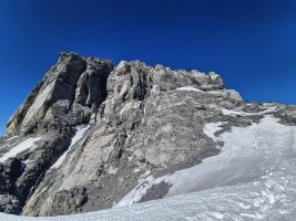 Felsriegel mit Kletterpassage rechts der Mitte