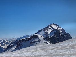 Schneehüenerstock und Krönten; harter und oben schneefreier Aufstieg