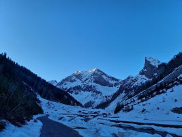 Die Strasse war bis nach Kaiseralpe geräumt. [imgDir=SSE]