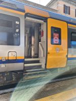 Hier geht es auch rein, dann aber gleich kräftig hoch. Nichts für gebrechliche Menschen!