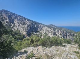 Voraus die Schlucht des Bacu Tenadili