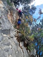 Am Ausstieg des kurzen Klettersteigs muss man noch einmal kräftig ziehen.