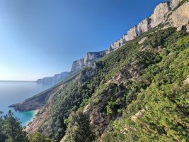 Blick zurück; unten die Cala Mariolu