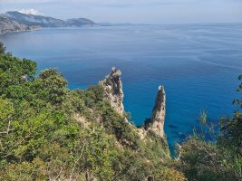 Die zwei Schwestern vor der Cala Sisine