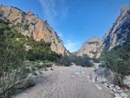 Jeden Moment erwartet man, dass Old Shatterhand irgendwoher galoppiert komme.