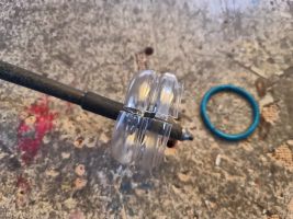 Zwischen Tellerchen und Manschette anbringen