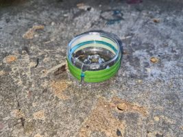 Gummi mit Klebband gegen Verlust gesichert