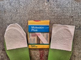 Die Fuge mit weichem Fliess überkleben